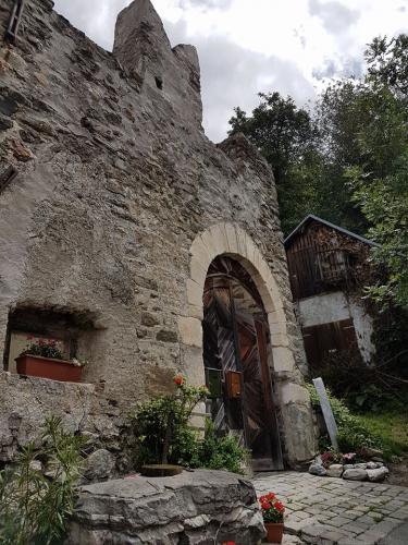 Tschenglsburg, Tschengls e Chiesa Maria di Lourdes in Lasa..